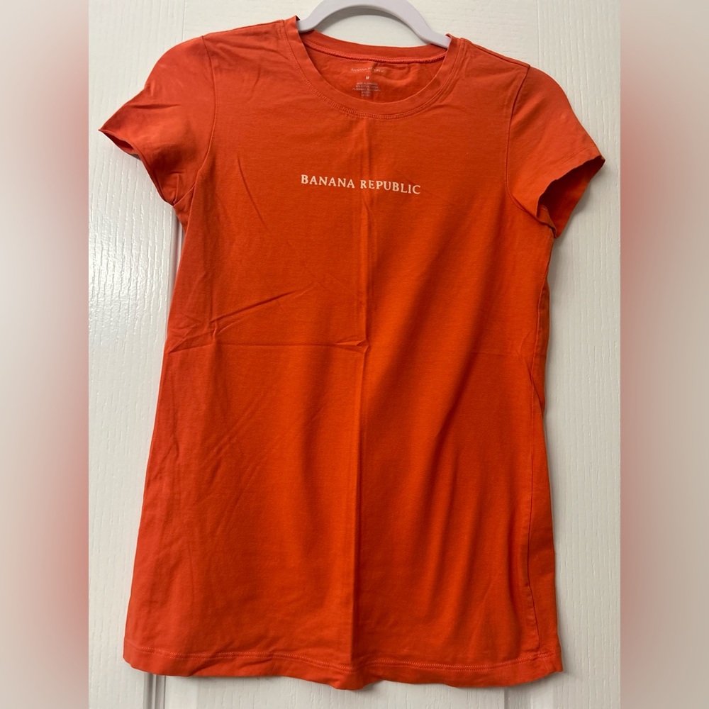 Banana Republic- Tee- Coral